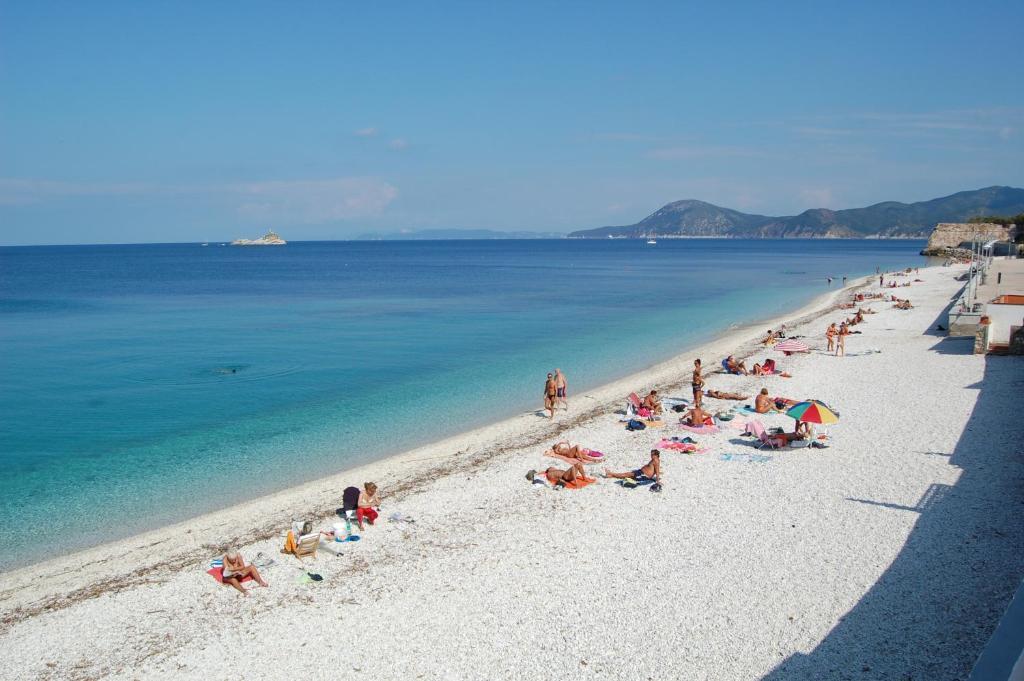 Hotel Villa Ombrosa ポルトフェッラーイオ 部屋 写真