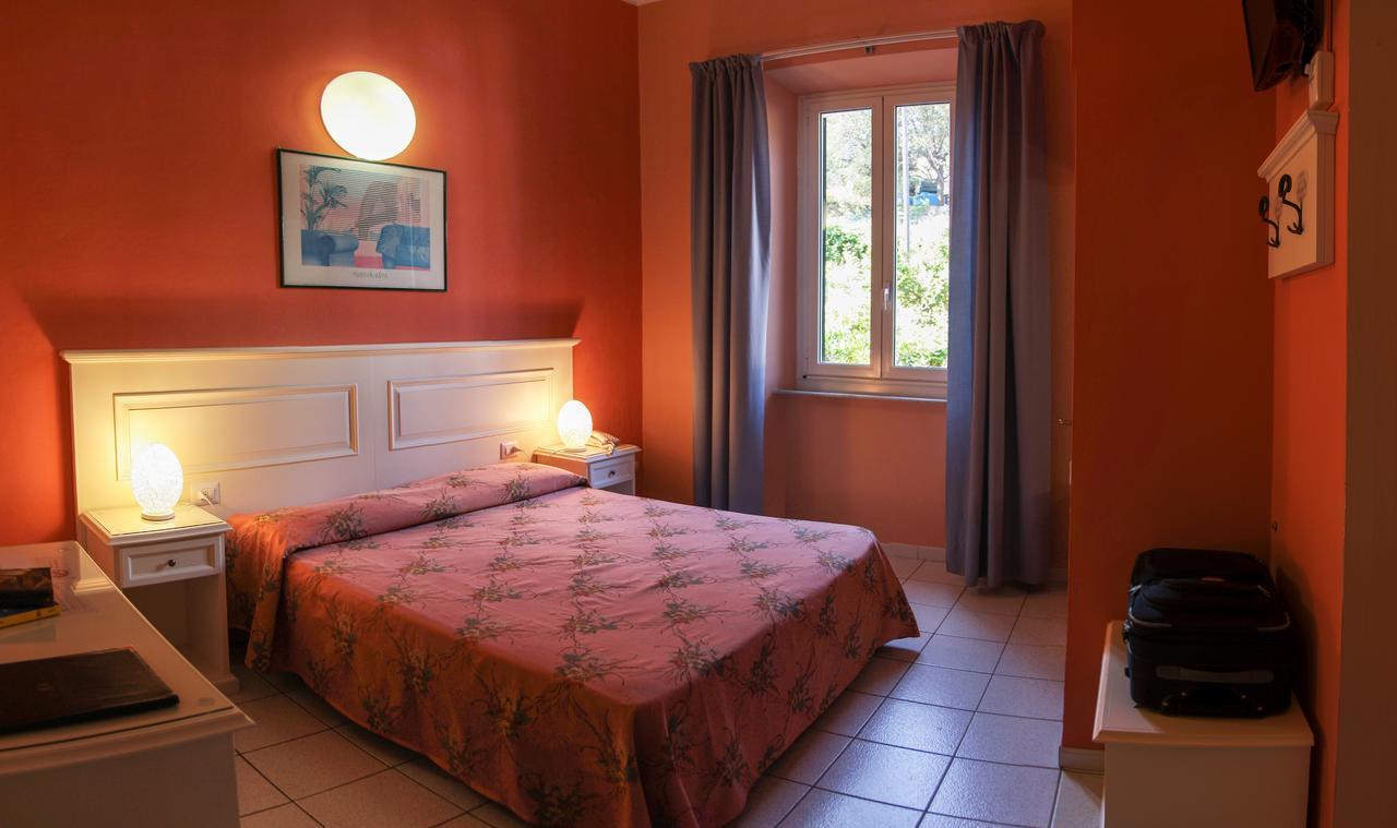 Hotel Villa Ombrosa ポルトフェッラーイオ 部屋 写真