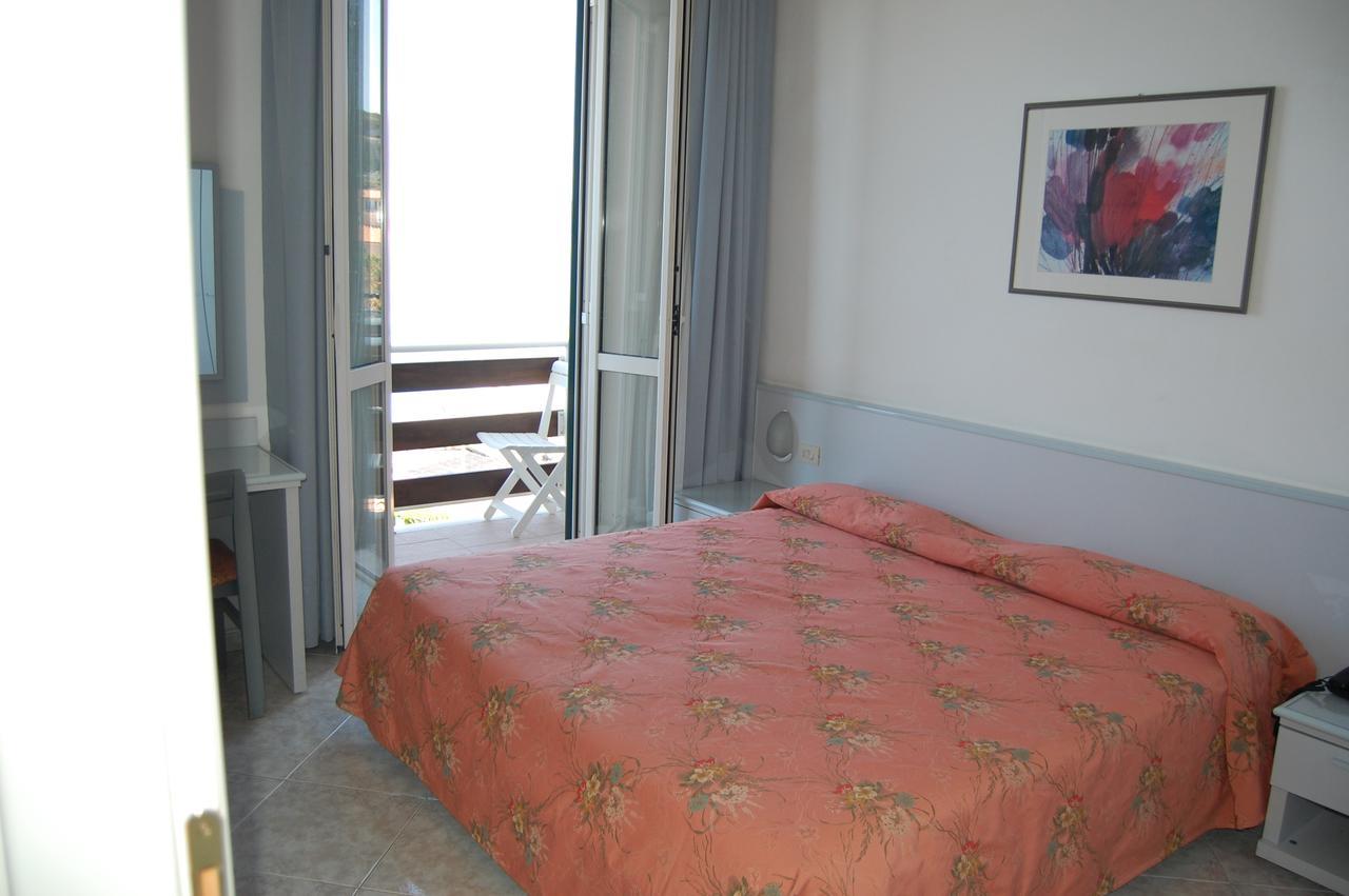 Hotel Villa Ombrosa ポルトフェッラーイオ 部屋 写真