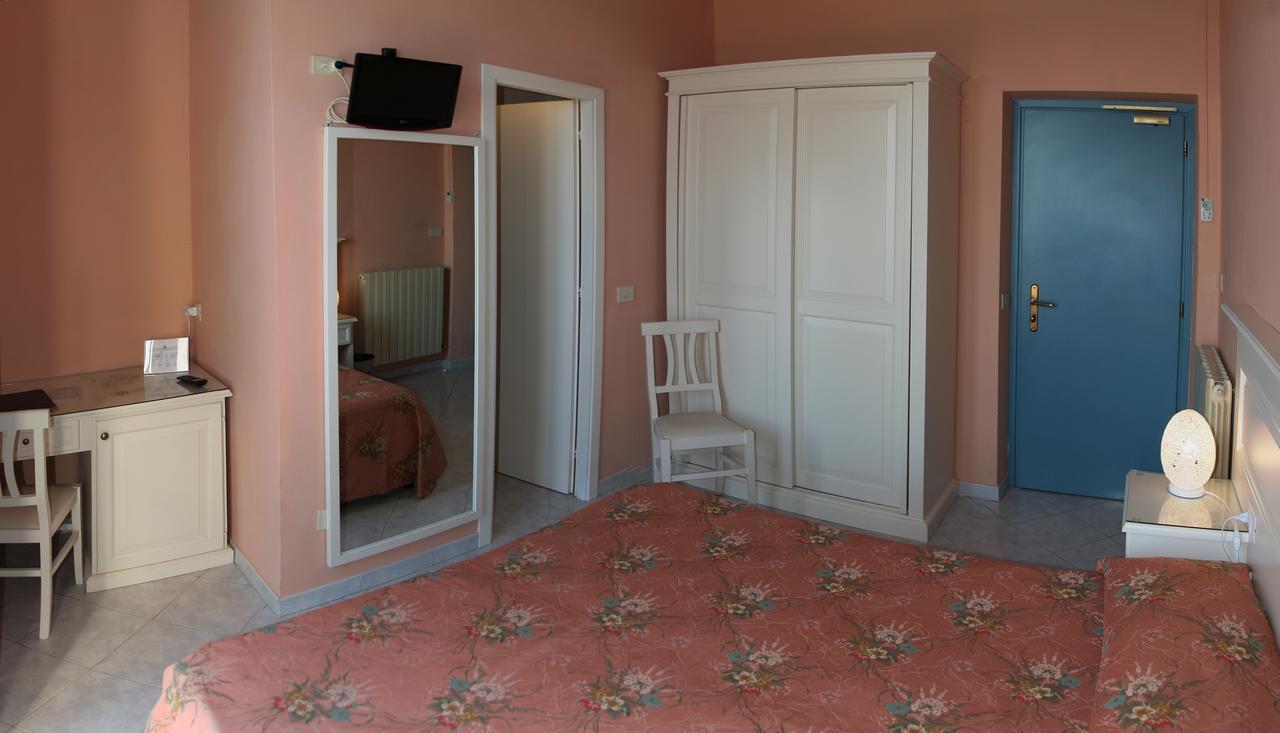 Hotel Villa Ombrosa ポルトフェッラーイオ エクステリア 写真